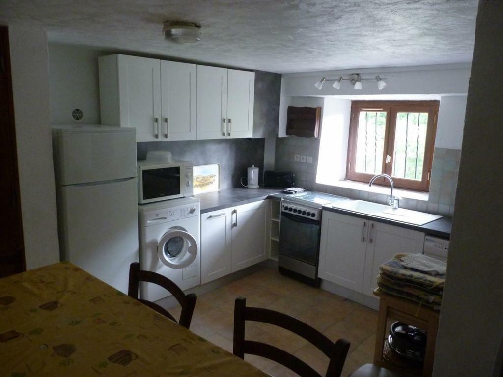 Gite Familial Fouga Bareilles Exterior foto